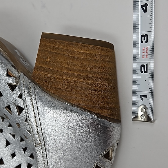 Anthro Musse & Cloud Laser Cut Leather Stacked Heel Silver Ankle Boots Size 7 - Picture 15 of 16